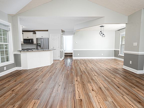 5th image of 307 Croatan Woods Dr