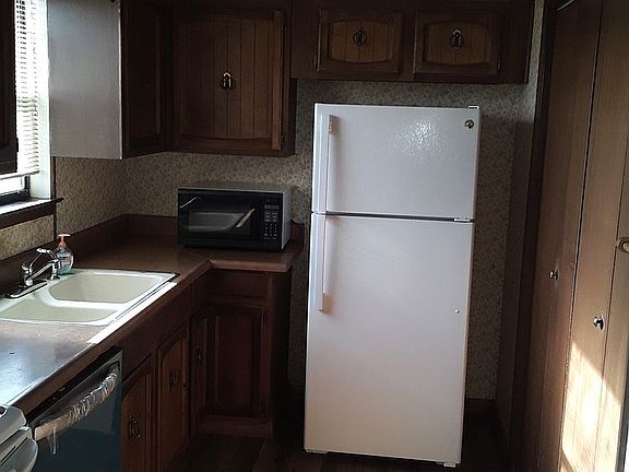 2nd image of 209 Glenbrook Dr