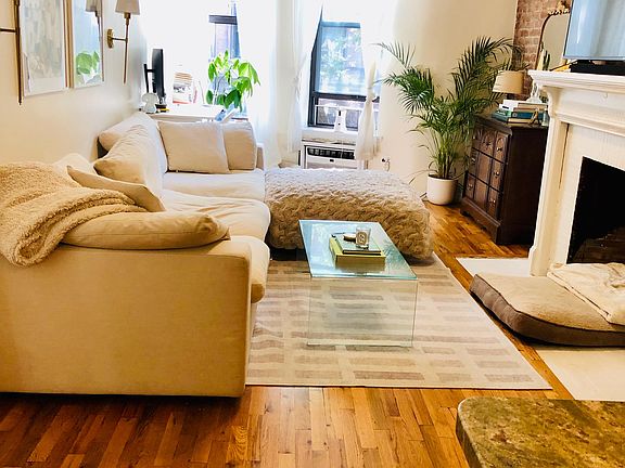 2nd image of 49 W 69th St APT 2A