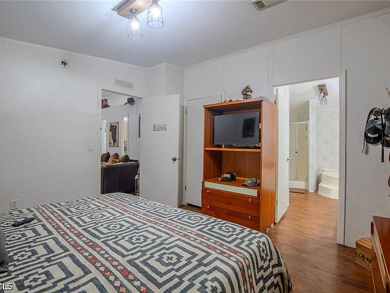 1205 Inverness Ave — Photo 14