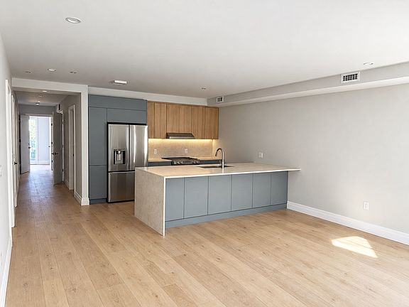 2nd image of 27 Kenilworth St #6