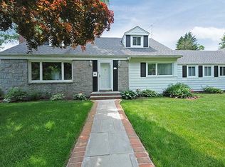 34 Warwick Rd, Great Neck, NY 11023