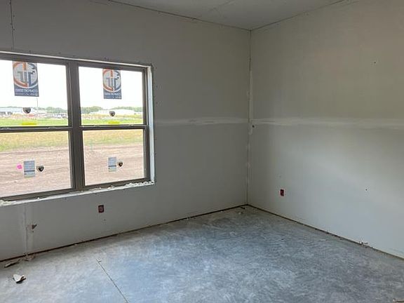 5th image of 905 19th St