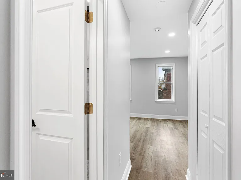 1847 Gerritt St — Photo 18
