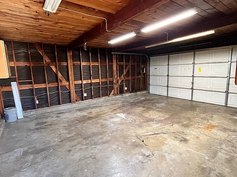 703 E Linfield St — Photo 29