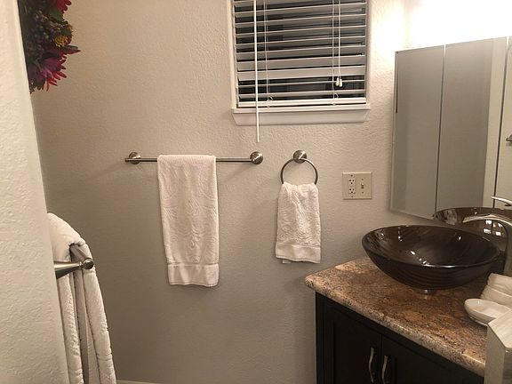3rd image of 6655 N Canyon Crest Dr