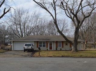 202 18th Ave N, Greenwood, MO 64034