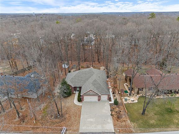 5th image of 11 E Elvendon Dr