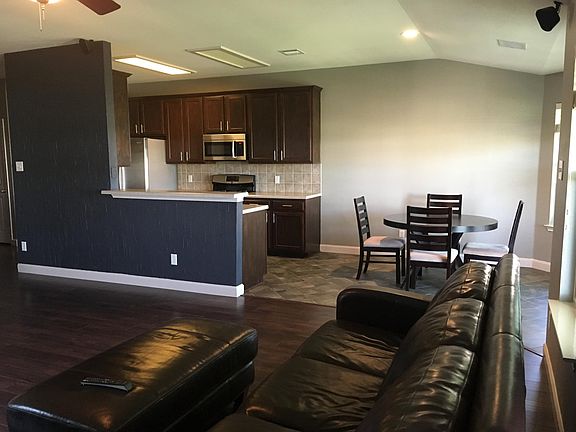 Family Room, breakfast area