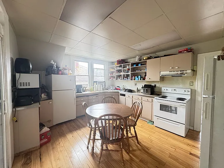 350 Probasco St — Photo 23