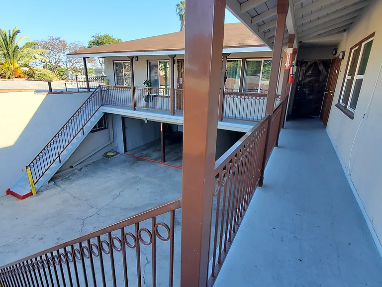 9821 Dearborn Ave #E — Photo 12
