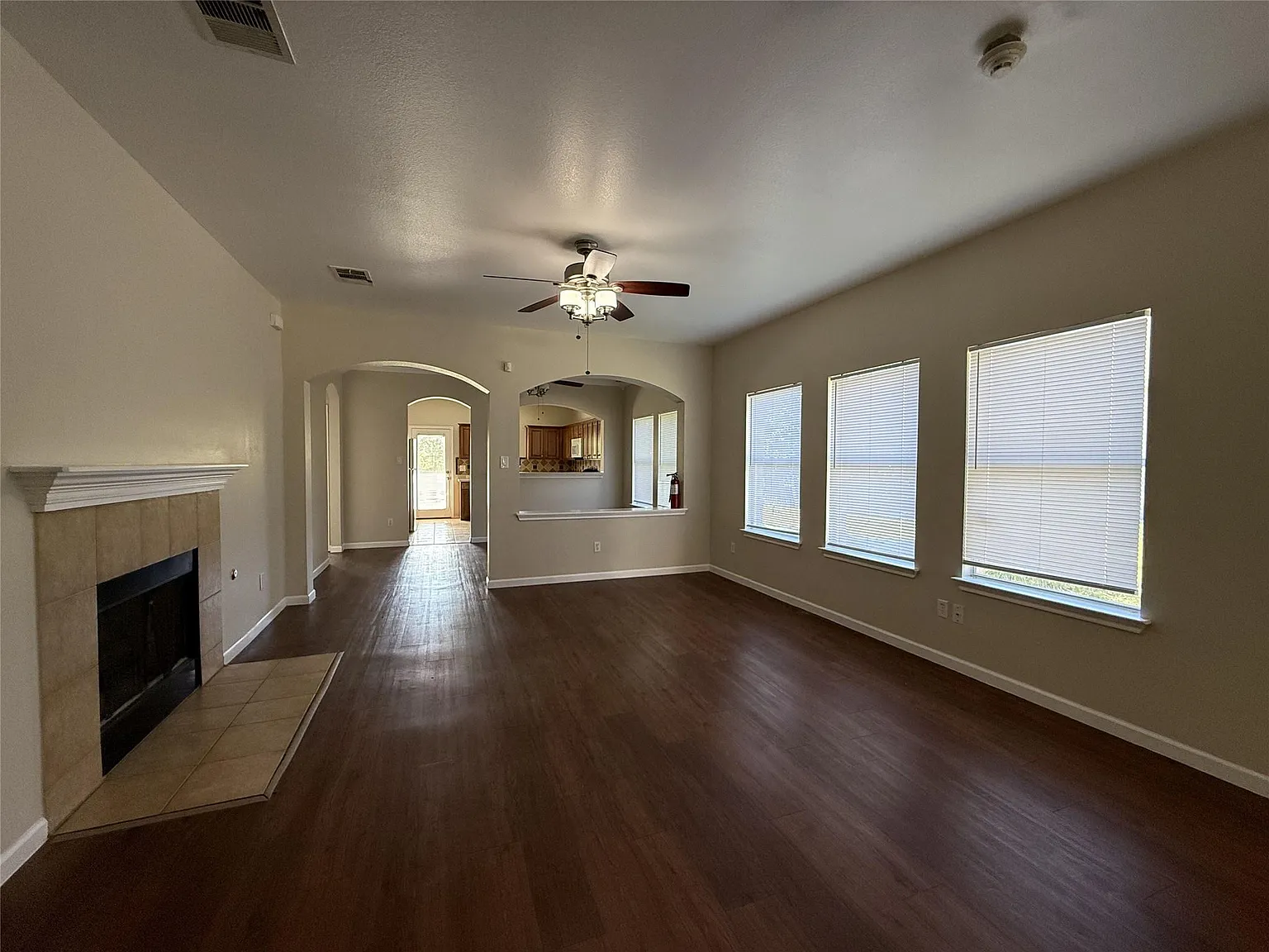 4 bed, 2.0 bath, 1766 sqft, $1,950 — Photo 3