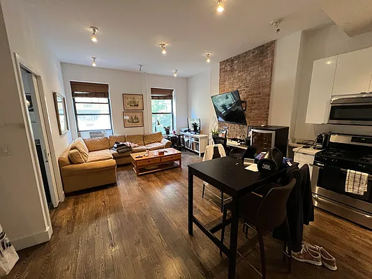 Rented by Triumph Property Group | media 4