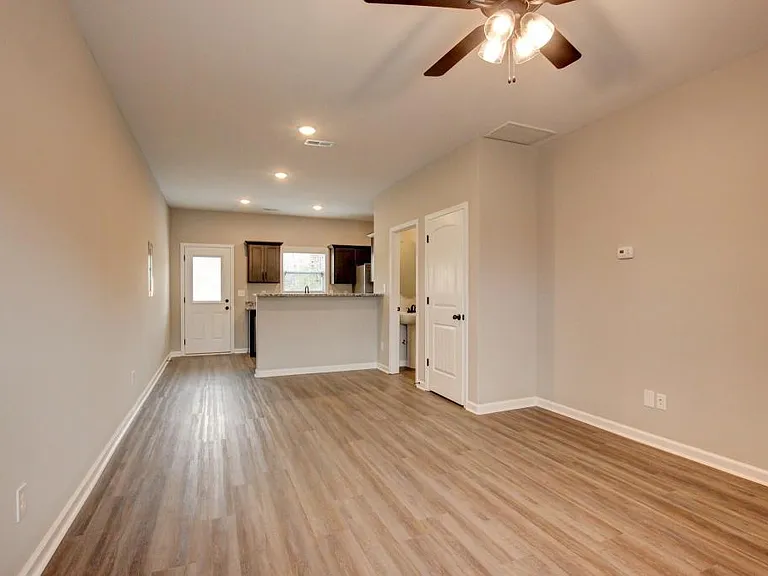 1115 Hillwood Dr — Photo 5