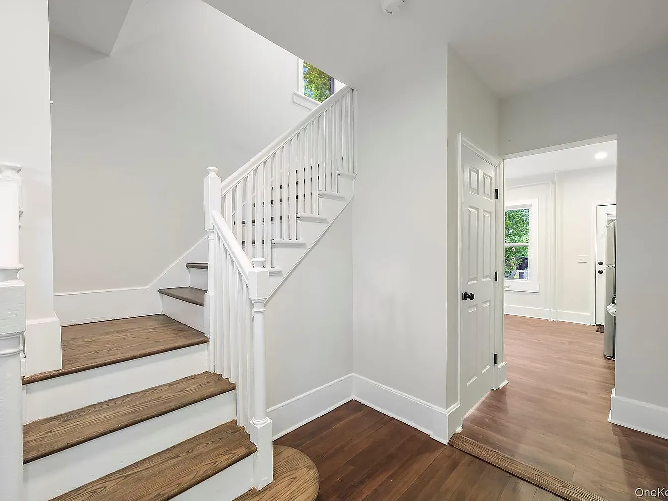 6 bed, 1988 sqft, $1,300 — Photo 2