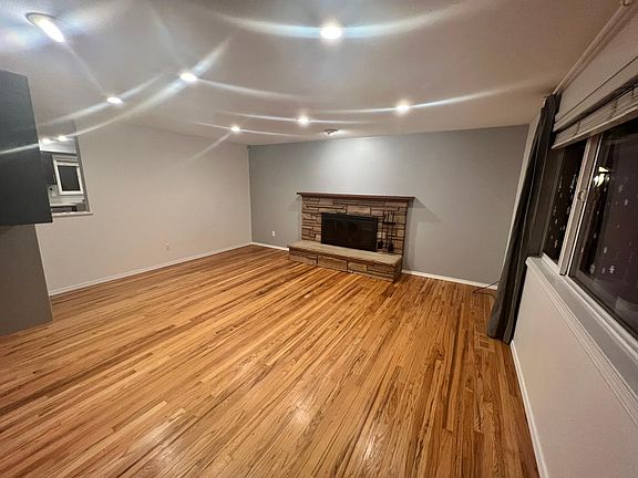 2nd image of 530 16th Ave W