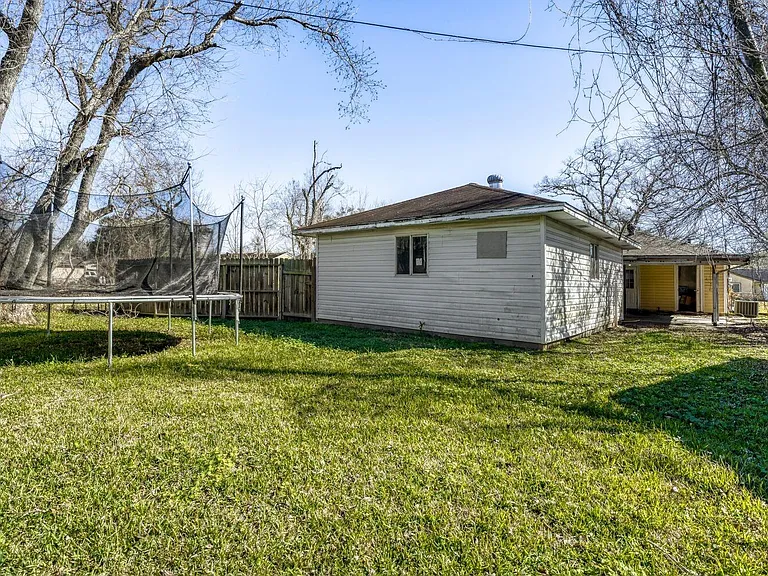 315 Acacia St — Photo 21