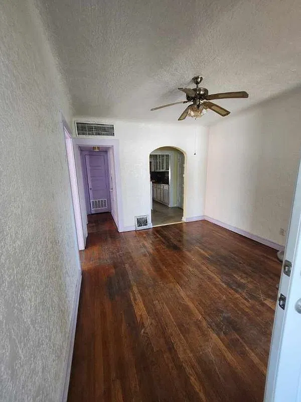 2 bed, 1.0 bath, 924 sqft, $1,100 — Photo 1