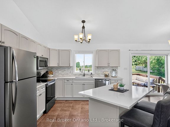 5th image of 4984 Vasey Rd