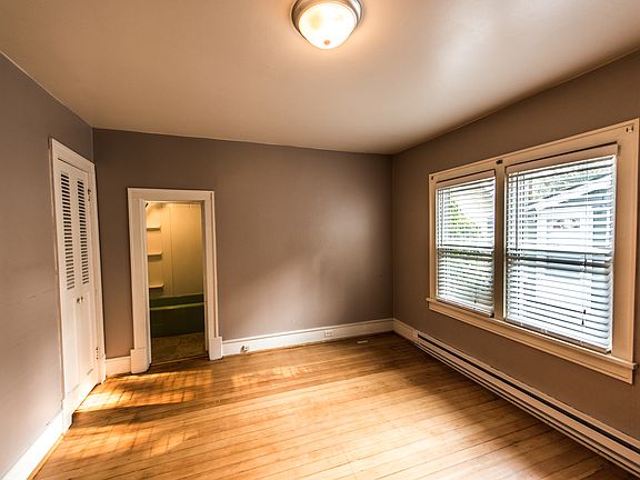 3rd image of 225 Avenue E