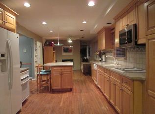 4172 E Newland Dr, West Bloomfield, MI 48323