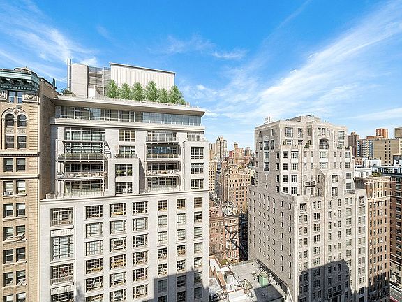 4th image of 895 Park Ave #16C