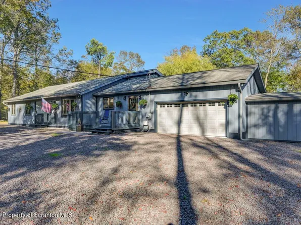 10 Holly Ln, Thornhurst, PA 18424