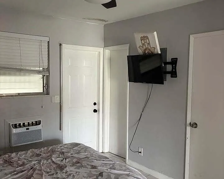 2213 Lincoln St #6 — Photo 7