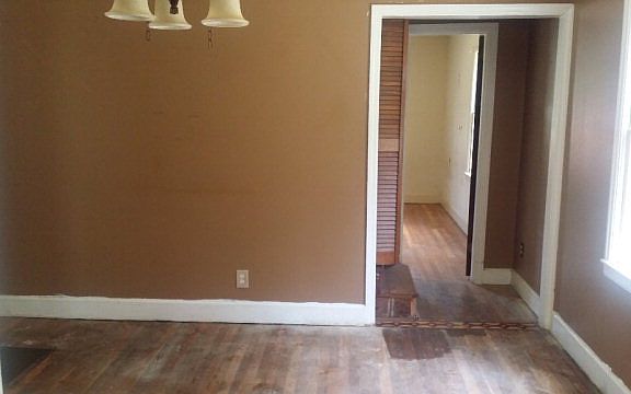 3rd image of 808 N Oakwood St