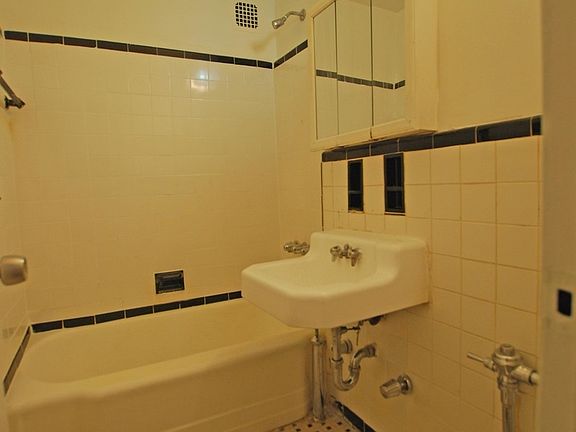 5th image of 74-02 Woodside Ave #4
