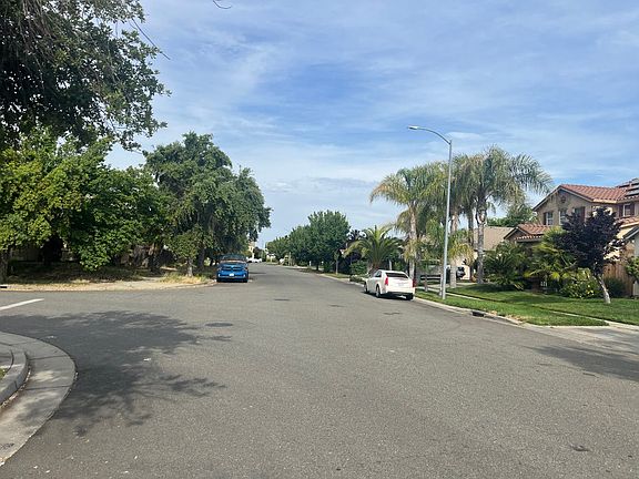5th image of 1813 River Bank Dr
