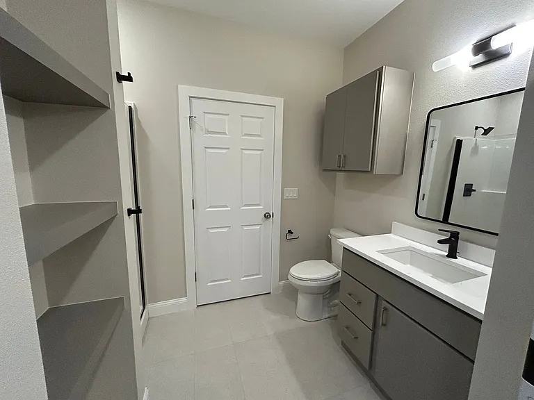536 E Mulberry St — Photo 10