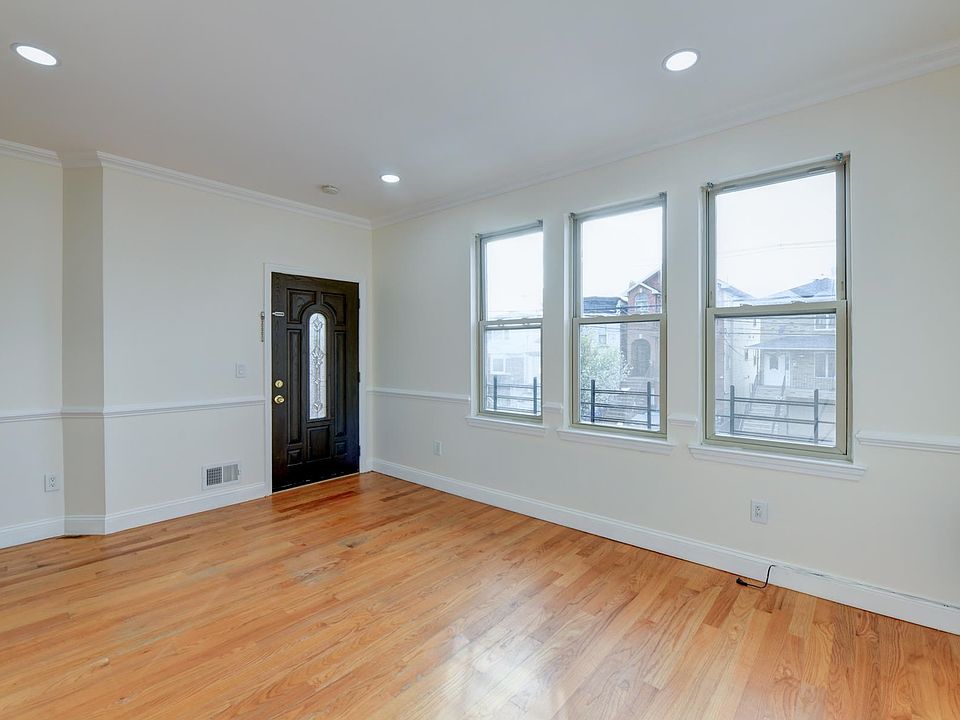 1st image of 572 Liberty Ave #1