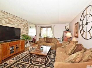 10 Ipswich Ave, Great Neck, NY 11021