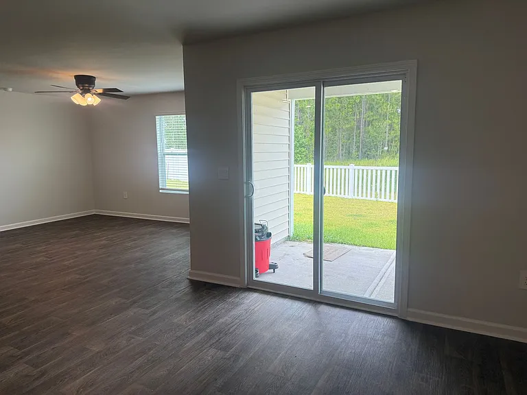 339 Elizabeth Dr — Photo 11