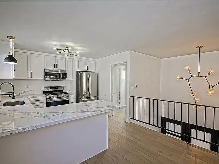 408 Larsson St — Photo 6