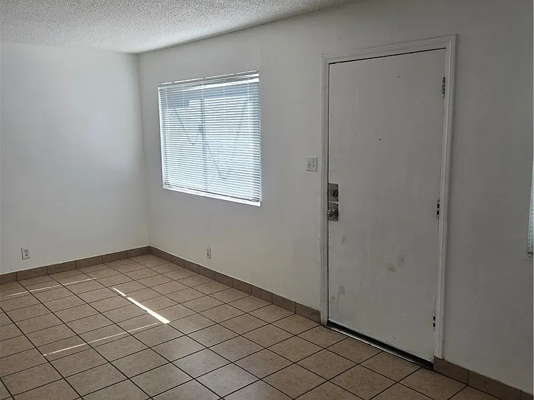 537 Calcaterra Cir #F — Photo 7