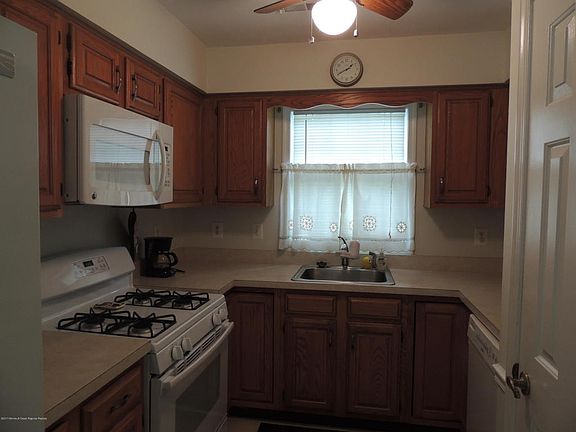 3rd image of 1920 Quimby Ct