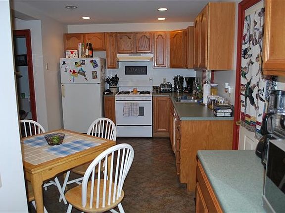 2nd image of 191 Broad St