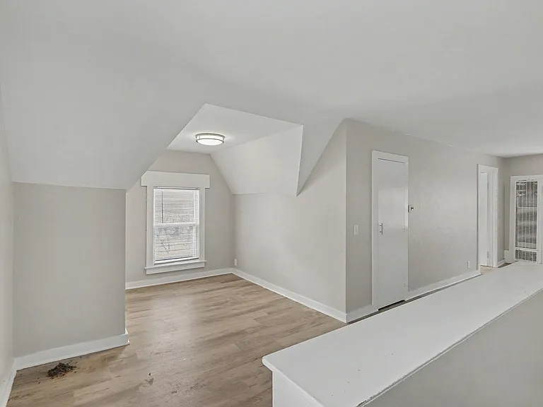 936 W Kalamazoo Ave — Photo 3