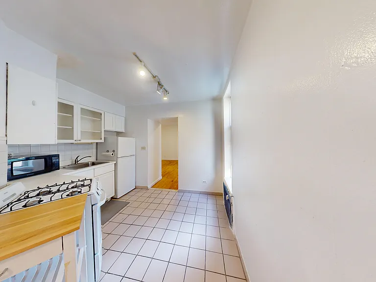 300 1/2 E 65th St #4 — Photo 13