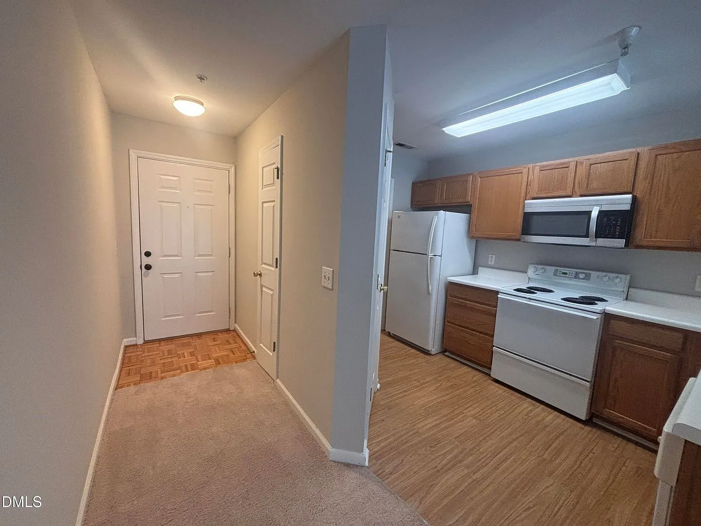 1950 Trailwood Heights #204 — Photo 3