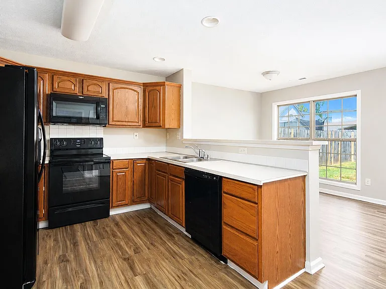565 Wellington Gardens Dr — Photo 11