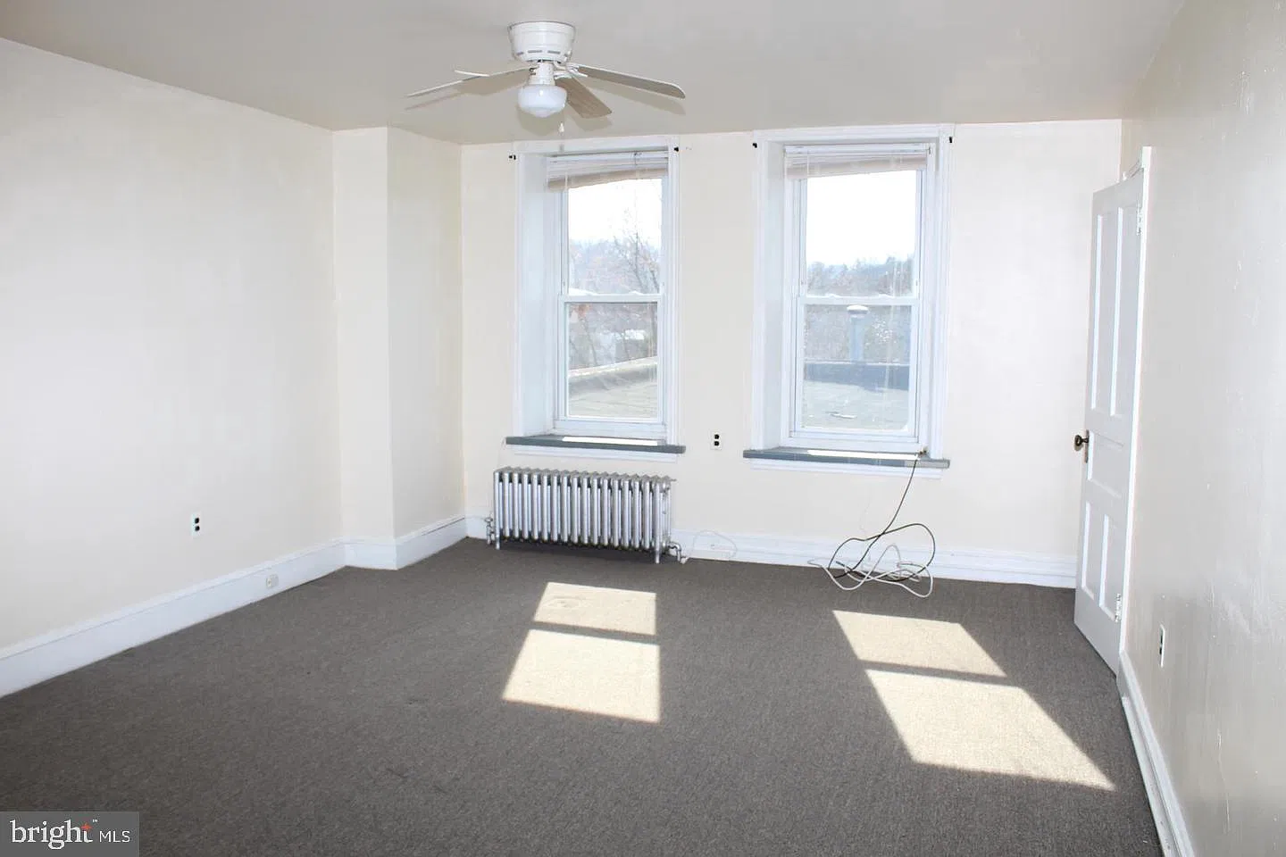 Studio, 1.0 bath, 400 sqft, $900 — Photo 2