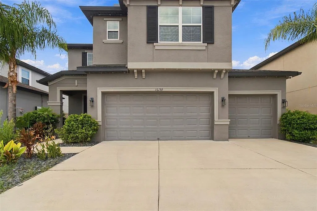 4 bed, 3.0 bath, 2652 sqft, $3,800 — Photo 2