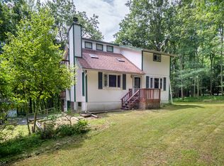 594 Recreation Dr, Effort, PA 18330