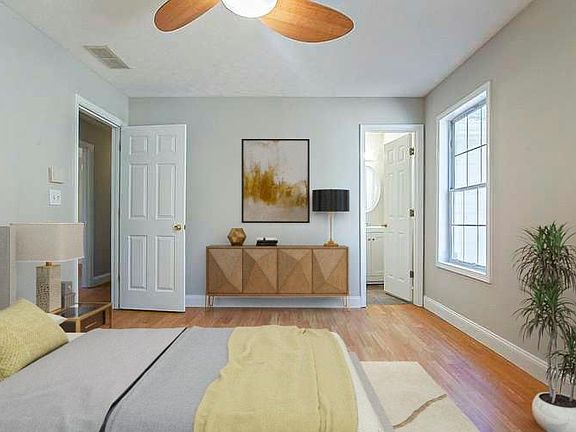 3rd image of 3256 Sunderland Dr