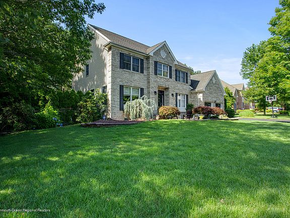 4th image of 467 Brentwood Ave