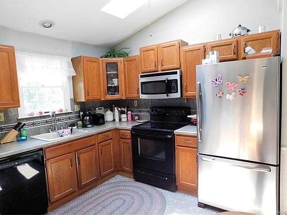 3rd image of 522 Greenview Dr
