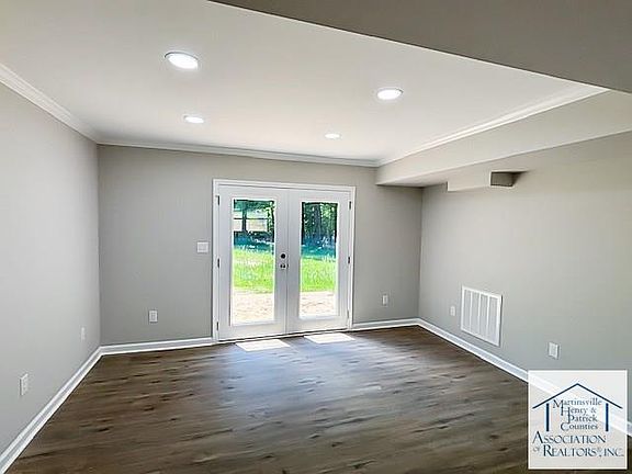 4th image of 695 Parkway Dr